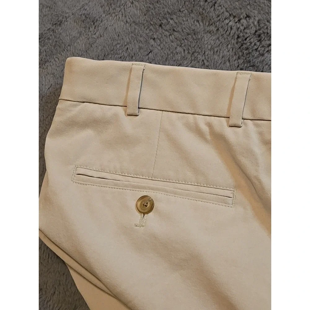 Walter Hagen Golf Shorts Mens 42 Beige Performance Stretch Flat Front EUC Casual
